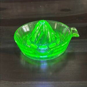 Vintage Unmarked uranium glass juicer
